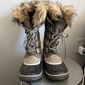 Gray sorel snow boots